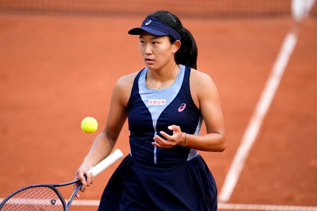 MSC Hamburg Ladies Open - Day 1 Moyuka Uchijima of Japan plays against fourth seed Anna Bondar of Hungary during their round of 32 match at the 2026 MSC Hamburg Ladies Open women s tennis tournament at Am Rothenbaum in Hamburg, Germany. Hamburg Hamburg Germany  Copyright: xOwenxHammondx originalFilename:hammond-2026msch260720_npyPF.jpg