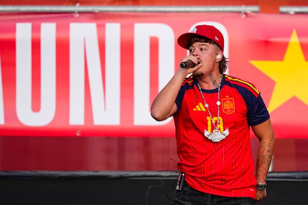 July 20, 2026, Madrid, Madrid, Spain: The singer Saiko performs during celebration of Spain as Champions of the FIFA World Cup, WM, Weltmeisterschaft, Fussball 2026 at Cibeles Palace on July 20, 2026 in Madrid, Spain. Spain FIFA World Cup 2026 Parade In Madrid  - ZUMAa181 20260720_zaa_a181_023 Copyright: xOscarxJ.xBarrosox