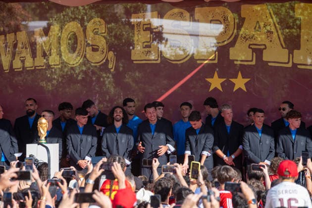 July 20, 2026, Madrid, Madrid, Spain: Thousands of soccer fans line the streets of Madrid to celebrate with the Spanish Men s National Football Team during their open-top bus parade after winning the 2026 FIFA World Cup, WM, Weltmeisterschaft, Fussball on July 20, 2026, in Madrid, Spain. Spain Celebrates Its Second World Cup Title On The Streets Of The Capital.  - ZUMAd308 20260720_zsp_d308_019 Copyright: xJuanxCarlosxLucasx