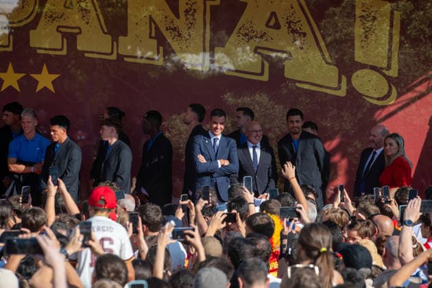 July 20, 2026, Madrid, Madrid, Spain: Thousands of soccer fans line the streets of Madrid to celebrate with the Spanish Men s National Football Team during their open-top bus parade after winning the 2026 FIFA World Cup, WM, Weltmeisterschaft, Fussball on July 20, 2026, in Madrid, Spain. Madrid Spain - ZUMAd308 20260720_zsp_d308_027 Copyright: xJuanxCarlosxLucasx