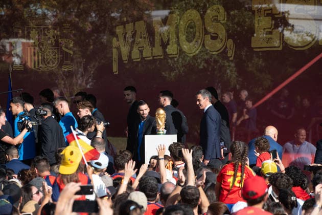 July 20, 2026, Madrid, Madrid, Spain: Thousands of soccer fans line the streets of Madrid to celebrate with the Spanish Men s National Football Team during their open-top bus parade after winning the 2026 FIFA World Cup, WM, Weltmeisterschaft, Fussball on July 20, 2026, in Madrid, Spain. Spain Celebrates Its Second World Cup Title On The Streets Of The Capital.  - ZUMAd308 20260720_zsp_d308_036 Copyright: xJuanxCarlosxLucasx