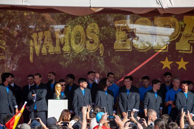 July 20, 2026, Madrid, Madrid, Spain: Thousands of soccer fans line the streets of Madrid to celebrate with the Spanish Men s National Football Team during their open-top bus parade after winning the 2026 FIFA World Cup, WM, Weltmeisterschaft, Fussball on July 20, 2026, in Madrid, Spain. Madrid Spain - ZUMAd308 20260720_zsp_d308_029 Copyright: xJuanxCarlosxLucasx