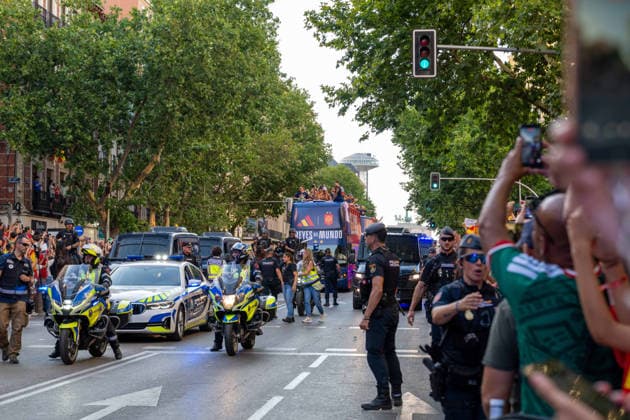 July 20, 2026, Madrid, Madrid, Spain: Thousands of soccer fans line the streets of Madrid to celebrate with the Spanish Men s National Football Team during their open-top bus parade after winning the 2026 FIFA World Cup, WM, Weltmeisterschaft, Fussball on July 20, 2026, in Madrid, Spain. Spain Celebrates Its Second World Cup Title On The Streets Of The Capital.  - ZUMAd308 20260720_zsp_d308_043 Copyright: xJuanxCarlosxLucasx