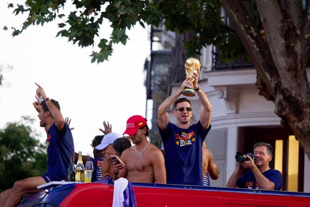 ESP: Spain, World Cup Champions 2026 Fabian Ruiz during the bus carrying the Spanish national team, Nationalteam players during the victory parade after Spain won the 2026 World Cup, on July 20, 2026, in Madrid, Spain. The Spanish team became 2026 World Cup champions after defeating Argentina 1-0 Madrid Spain Futbol *** ESP Spain, 2026 World Cup Champions: Fabián Ruiz on the bus carrying the Spanish national team players during the victory parade after Spain won the 2026 World Cup, on July 20, 2026, in Madrid, Spain. The Spanish team became 2026 World Cup champions after defeating Argentina 1–0. Madrid, Spain, Soccer Copyright: xAgenciaxLOFx