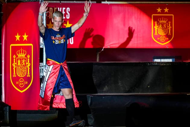 July 20, 2026, Madrid, Madrid, Spain: Dani Olmo celebrates on stage during celebration of Spain as Champions of the FIFA World Cup, WM, Weltmeisterschaft, Fussball 2026 at Cibeles Palace on July 20, 2026 in Madrid, Spain. Madrid Spain - ZUMAa181 20260720_zaa_a181_059 Copyright: xOscarxJ.xBarrosox