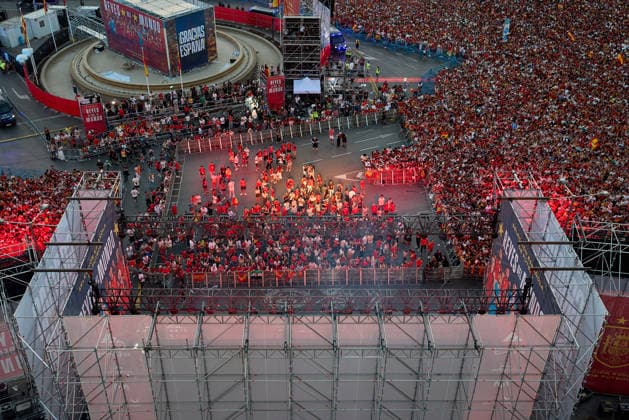 Spain celebrate 2026 FIFA World Cup, WM, Weltmeisterschaft, Fussball triumph in Madrid MADRID, SPAIN - JULY 20: An aerial view of fans of the Spanish national football team gather around the main stage at the Cibeles Fountain (Fuente de Cibeles) to celebrate their team s 1-0 extra-time victory over Argentina in the 2026 FIFA World Cup final in Madrid, Spain, on July 20, 2026. Thousands of supporters filled the city center as Spain celebrated winning its second FIFA World Cup title. Ruben Albarran Anadolu Madrid Spain. Editorial use only. Please get in touch for any other usage.  Copyright: x2026xAnadoluxRubenxAlbarranx