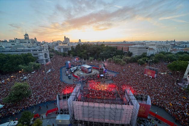Spain celebrate 2026 FIFA World Cup, WM, Weltmeisterschaft, Fussball triumph in Madrid MADRID, SPAIN - JULY 20: An aerial view of fans of the Spanish national football team gather around the main stage at the Cibeles Fountain (Fuente de Cibeles) to celebrate their team s 1-0 extra-time victory over Argentina in the 2026 FIFA World Cup final in Madrid, Spain, on July 20, 2026. Thousands of supporters filled the city center as Spain celebrated winning its second FIFA World Cup title. Ruben Albarran Anadolu Madrid Spain. Editorial use only. Please get in touch for any other usage.  Copyright: x2026xAnadoluxRubenxAlbarranx