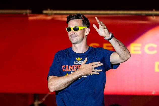 July 20, 2026, Madrid, Madrid, Spain: Fabian Ruiz celebrates on stage during celebration of Spain as Champions of the FIFA World Cup, WM, Weltmeisterschaft, Fussball 2026 at Cibeles Palace on July 20, 2026 in Madrid, Spain. Madrid Spain - ZUMAa181 20260720_zaa_a181_069 Copyright: xOscarxJ.xBarrosox