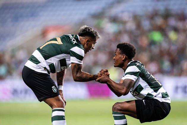 July 20, 2026, Faro, Faro, Portugal: Geny Catamo of Sporting Clube de Portugal and Rodrigo Zalazar of Sporting CP controls the ball during the Pre-Season Friendly match between Sporting CP and RC Strasbourg Alsace at Estadio do Algarve in Faro on July 20, 2026 Faro Portugal - ZUMAg283 20260720_zsp_g283_092 Copyright: xJoaoxGregoriox