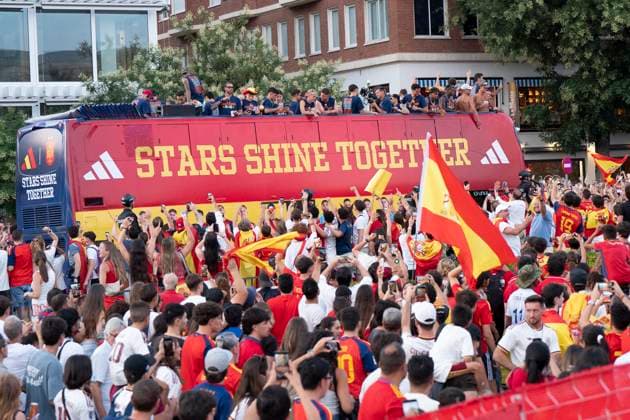 July 20, 2026, Madrid, Madrid, Spain: pain s players parade onboard an open-top bus through the streets of Madrid, , on July 20, 2026 Spain.one day after the national football team won their second World Cup title following a 1-0 victory against Argentina. Spain s World Cup winners come back home to a heroes welcome in Madrid Madrid Spain - ZUMAs197 20260720_aaa_s197_132 Copyright: xAtilanoxGarciax