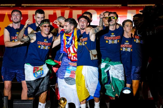 July 20, 2026, Madrid, Madrid, Spain: Players celebrate on stage during celebration of Spain as Champions of the FIFA World Cup, WM, Weltmeisterschaft, Fussball 2026 at Cibeles Palace on July 20, 2026 in Madrid, Spain. Madrid Spain - ZUMAa181 20260720_zaa_a181_081 Copyright: xOscarxJ.xBarrosox