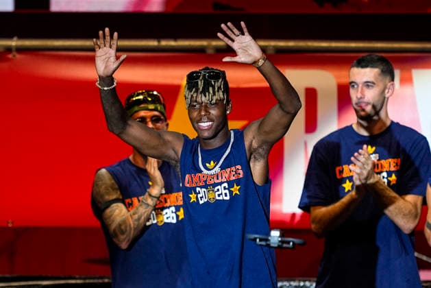 July 20, 2026, Madrid, Madrid, Spain: Nico Williams celebrates on stage during celebration of Spain as Champions of the FIFA World Cup, WM, Weltmeisterschaft, Fussball 2026 at Cibeles Palace on July 20, 2026 in Madrid, Spain. Madrid Spain - ZUMAa181 20260720_zaa_a181_113 Copyright: xOscarxJ.xBarrosox