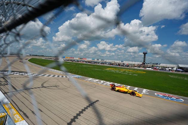 July 20, 2026, Lebanon, Tennessee, USA: Alex Palou, 10, driver of the Chip Ganassi Racing Honda, leads the pack en route to winning the IndyCar, Indy Car, IRL, USA race at Nashville Super Speedway. Lebanon USA - ZUMAd212 20260720_zsp_d212_007 Copyright: xRichardxDolex