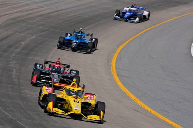 July 20, 2026, Lebanon, Tennessee, USA: Alex Palou, 10, driver of the Chip Ganassi Racing Honda, leads the 3 of Scott McLaughlin, Team Penske Chevrolet, en route to winning the IndyCar, Indy Car, IRL, USA race at Nashville Super Speedway. Lebanon USA - ZUMAd212 20260720_zsp_d212_011 Copyright: xRichardxDolex