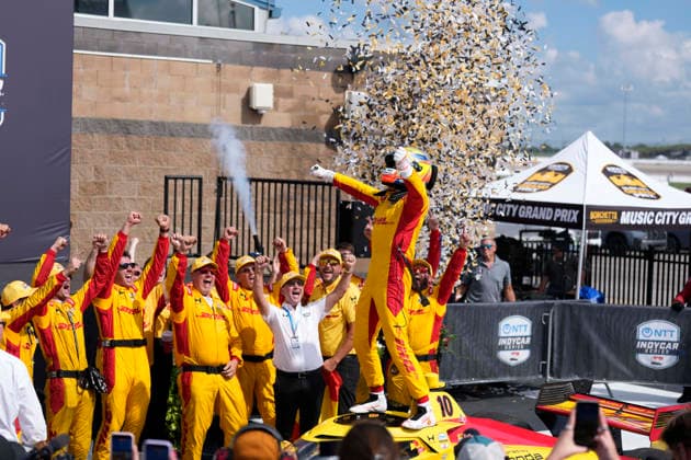 July 20, 2026, Lebanon, Tennessee, USA: Alex Palou, driver of the 10 Chip Ganassi Racing Honda celebrates in Victory Lane after winning the IndyCar, Indy Car, IRL, USA race at Nashville Super Speedway. Lebanon USA - ZUMAd212 20260720_zsp_d212_015 Copyright: xRichardxDolex
