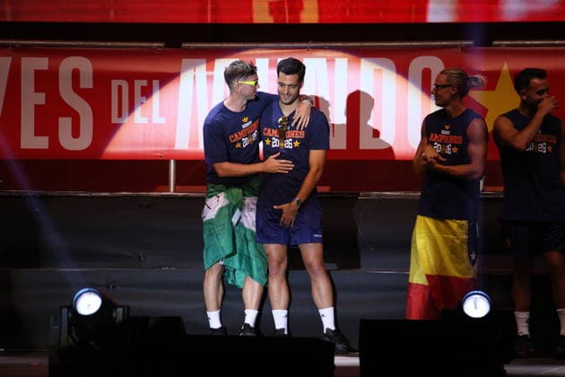 ESP: Spain celebrates World Cup Champions 2026 Fabian ruiz and Mikel Merino during the celebration with fans in Madrid of the Spanish national team, Nationalteam s victory in the World Cup in the United States on Monday, July 20, 2026. Madrid Spain Futbol *** ESP Spain celebrates 2026 World Cup champions Fabián Ruiz and Mikel Merino during the celebration with fans in Madrid following the Spanish national team s victory in the World Cup in the United States on Monday, July 20, 2026, Madrid, Spain. Soccer Copyright: xAgenciaxLOFx
