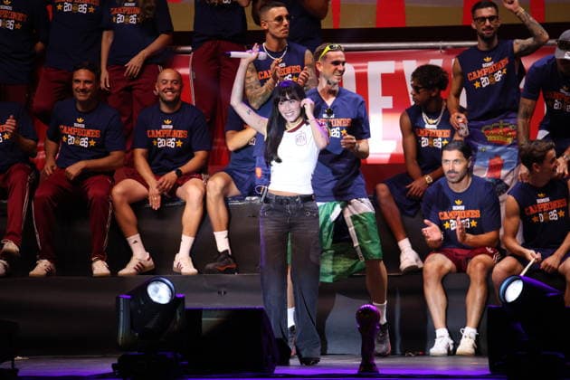 ESP: Spain celebrates World Cup Champions 2026 Aitana sings alongside the players of the Spanish national team, Nationalteam during the celebration with fans in Madrid of the Spanish national team s victory in the World Cup in the United States on Monday, July 20, 2026. Madrid Spain Futbol *** ESP Spain Celebrates 2026 World Cup Champions: Aitana sings alongside the players of the Spanish national team during the celebration with fans in Madrid to mark the Spanish national team’s victory in the World Cup in the United States on Monday, July 20, 2026. Madrid, Spain. Soccer Copyright: xAgenciaxLOFx