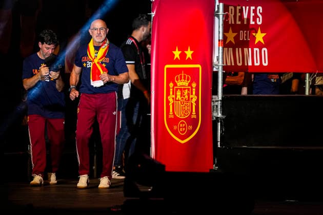 July 21, 2026, Madrid, Madrid, Spain: Luis de la Fuente gestures during celebration of Spain as Champions of the FIFA World Cup, WM, Weltmeisterschaft, Fussball 2026 at Cibeles Palace on July 20, 2026 in Madrid, Spain. Madrid Spain - ZUMAa181 20260721_zaa_a181_004 Copyright: xOscarxJ.xBarrosox