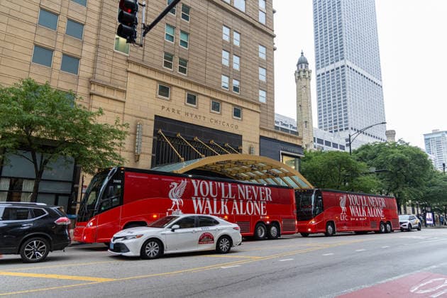 Football - Pre-Seaosn - Liverpool USA Tour Day 1 CHICAGO, USA - Monday, July 20, 2026: Liverpool s team coaches arrive in Chicago ahead of the start of the club s pre-season tour of America. The team play friendly games in Nashville, New York and Chicago as they prepare for the start of the new 2026 27 Premier League season. (Photo by David Rawcliffe Propaganda) CHICAGO Chicago ILLINOIS UNITED STATES OF AMERICA  Copyright: xDavidxRawcliffex 2026-07-20-021-Liverpool_Pre-Season_Day_1