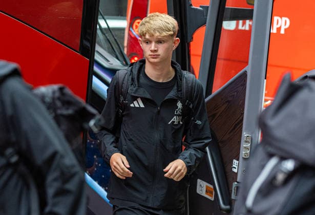 Football - Pre-Seaosn - Liverpool USA Tour Day 1 CHICAGO, USA - Monday, July 20, 2026: Liverpool s Will Wright arrives in Chicago ahead of the start of the club s pre-season tour of America. The team play friendly games in Nashville, New York and Chicago as they prepare for the start of the new 2026 27 Premier League season. (Photo by David Rawcliffe Propaganda) CHICAGO Chicago ILLINOIS UNITED STATES OF AMERICA  Copyright: xDavidxRawcliffex 2026-07-20-004-Liverpool_Pre-Season_Day_1
