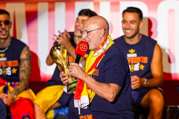 July 21, 2026, Madrid, Madrid, Spain: Luis de la Fuente celebrates on stage during celebration of Spain as Champions of the FIFA World Cup, WM, Weltmeisterschaft, Fussball 2026 at Cibeles Palace on July 20, 2026 in Madrid, Spain. Madrid Spain - ZUMAa181 20260721_zaa_a181_043 Copyright: xOscarxJ.xBarrosox