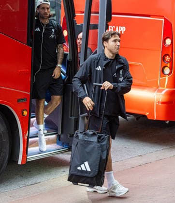 Football - Pre-Seaosn - Liverpool USA Tour Day 1 CHICAGO, USA - Monday, July 20, 2026: Liverpool s Federico Chiesa arrives in Chicago ahead of the start of the club s pre-season tour of America. The team play friendly games in Nashville, New York and Chicago as they prepare for the start of the new 2026 27 Premier League season. (Photo by David Rawcliffe Propaganda) CHICAGO Chicago ILLINOIS UNITED STATES OF AMERICA  Copyright: xDavidxRawcliffex 2026-07-20-011-Liverpool_Pre-Season_Day_1