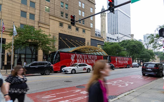 Football - Pre-Seaosn - Liverpool USA Tour Day 1 CHICAGO, USA - Monday, July 20, 2026: Liverpool s team coaches arrive in Chicago ahead of the start of the club s pre-season tour of America. The team play friendly games in Nashville, New York and Chicago as they prepare for the start of the new 2026 27 Premier League season. (Photo by David Rawcliffe Propaganda) CHICAGO Chicago ILLINOIS UNITED STATES OF AMERICA  Copyright: xDavidxRawcliffex 2026-07-20-022-Liverpool_Pre-Season_Day_1