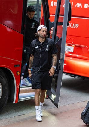 Football - Pre-Seaosn - Liverpool USA Tour Day 1 CHICAGO, USA - Monday, July 20, 2026: Liverpool s Dominik Szoboszlai arrives in Chicago ahead of the start of the club s pre-season tour of America. The team play friendly games in Nashville, New York and Chicago as they prepare for the start of the new 2026 27 Premier League season. (Photo by David Rawcliffe Propaganda) CHICAGO Chicago ILLINOIS UNITED STATES OF AMERICA  Copyright: xDavidxRawcliffex 2026-07-20-012-Liverpool_Pre-Season_Day_1