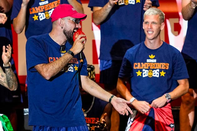 July 21, 2026, Madrid, Madrid, Spain: Borja Iglesias celebrates on stage during celebration of Spain as Champions of the FIFA World Cup, WM, Weltmeisterschaft, Fussball 2026 at Cibeles Palace on July 20, 2026 in Madrid, Spain. Madrid Spain - ZUMAa181 20260721_zaa_a181_050 Copyright: xOscarxJ.xBarrosox
