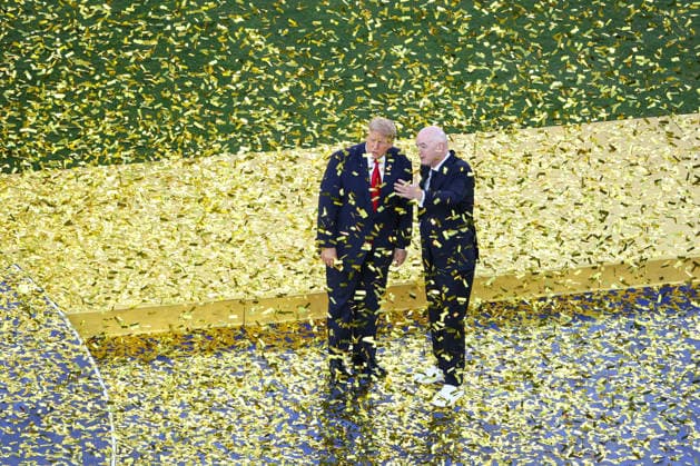 FIFA World Cup, WM, Weltmeisterschaft, Fussball 2026 Final: Spain v Argentina NEW YORK, USA - 19th July 2026: US President Donald Trump speaks to FIFA President Gianni Infantino after being ushered aside from the Spain players celebrating with the trophy after the FIFA World Cup 2026 Final match between Spain and Argentina at New York New Jersey Stadium (Credit: Craig Mercer Alamy Live News) New York New York New Jersey Stadium United States of America Copyright: xCraigxMercerx xPeakxActionxPhotosx