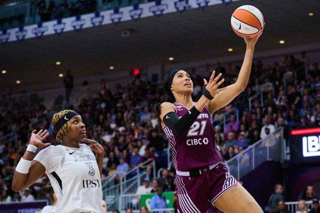 July 20, 2026, Toronto, On, Canada: Toronto Tempo s Isabelle Harrison (21) drives past Las Vegas Aces NaLyssa Smith (3) during first half WNBA, Basketball Damen, USA basketball action in Toronto, on Monday, July 20, 2026. Canada News - July 20, 2026  - ZUMAc35_ 20260720_zaf_c35_103 Copyright: xSammyxKoganx