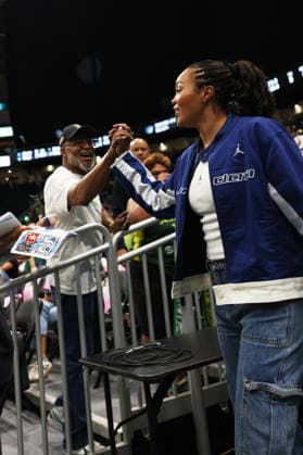 July 20, 2026, Seattle, Washington, USA: Minnesota Lynx forward NAPHEESA COLLIER (24) greets fans prior to the WNBA, Basketball Damen, USA match between the Seattle Storm and Minnesota Lynx at Climate Pledge Arena in Seattle. Seattle USA - ZUMAd218 20260720_zsp_d218_005 Copyright: xRichardxDizonx