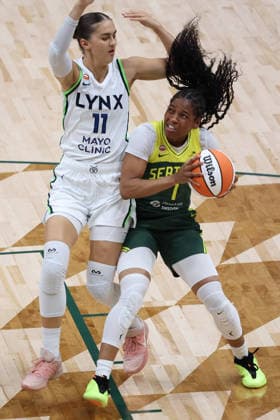 July 20, 2026, Seattle, Washington, USA: Seattle Storm guard ZIA COOKE (7) controls the basketball while defended by Minnesota Lynx guard ELISKA HAMZOVA (11) in the third quarter of the WNBA, Basketball Damen, USA match between the Seattle Storm and Minnesota Lynx at Climate Pledge Arena in Seattle. Seattle USA - ZUMAd218 20260720_zsp_d218_017 Copyright: xRichardxDizonx