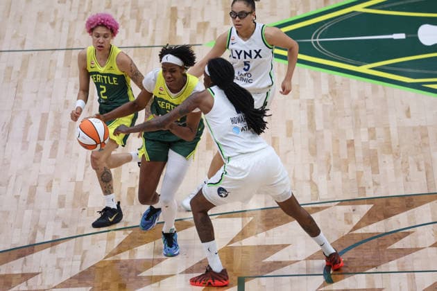 July 20, 2026, Seattle, Washington, USA: Seattle Storm center DOMINIQUE MALONGA (14) controls the ball against the Minnesota Lynx in the third quarter of the WNBA, Basketball Damen, USA match between the Seattle Storm and Minnesota Lynx at Climate Pledge Arena in Seattle. Seattle USA - ZUMAd218 20260720_zsp_d218_014 Copyright: xRichardxDizonx