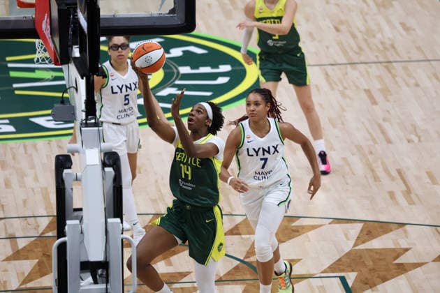 July 20, 2026, Seattle, Washington, USA: Seattle Storm center DOMINIQUE MALONGA (14) attempts a field goal in the third quarter of the WNBA, Basketball Damen, USA match between the Seattle Storm and Minnesota Lynx at Climate Pledge Arena in Seattle. Seattle USA - ZUMAd218 20260720_zsp_d218_018 Copyright: xRichardxDizonx
