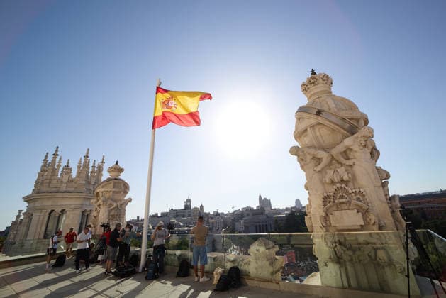Spain celebrate 2026 FIFA World Cup, WM, Weltmeisterschaft, Fussball triumph in Madrid MADRID, SPAIN - JULY 20: A fluttering Spanish flag is seen as fans of the Spanish national football team gather around the main stage at the Cibeles Fountain (Fuente de Cibeles) in Madrid, Spain, on July 20, 2026, to celebrate their team s 1-0 extra-time victory over Argentina in the 2026 FIFA World Cup final. Thousands of supporters filled the city center as Spain celebrated winning its second FIFA World Cup title. Ruben Albarran Anadolu Madrid Spain. Editorial use only. Please get in touch for any other usage.  Copyright: x2026xAnadoluxRubenxAlbarranx