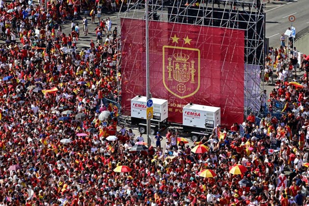 Spain Celebrates 2026 FIFA World Cup, WM, Weltmeisterschaft, Fussball Victory At Cibeles Square Thousands of fans gather at Cibeles Square in Madrid, Spain, to celebrate Spain s victory in the 2026 FIFA World Cup. Supporters welcome the Spanish national football team following its World Cup triumph, with flags and chants visible at the city s landmark. Madrid Spain  Copyright: xRichardxZubelzux originalFilename:zubelzu-spaincel260720_npdIk.jpg