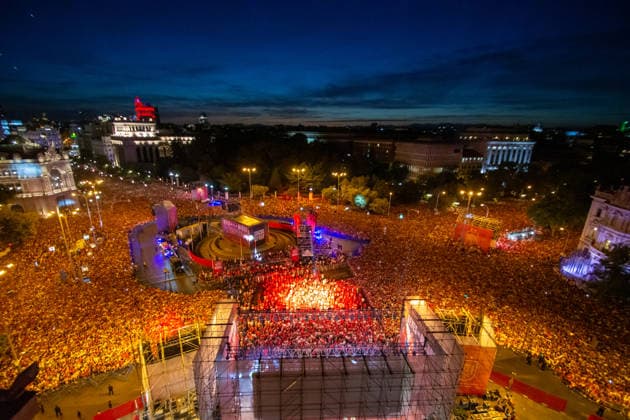 FIFA World Cup, WM, Weltmeisterschaft, Fussball 2026. Spain Fans Celebrate In Cibeles, Madrid Spain supporters celebrate the national team, Nationalteam s victory in the FIFA World Cup 2026 Final at Plaza de Cibeles in central Madrid, on July 20, 2026. Thousands of fans wave Spanish flags, wear the national colors and fill the iconic square with chants and celebrations as crowds gather at Madrid s traditional football celebration landmark. Madrid Spain  Copyright: xFrancescoxMilitelloxMirtox originalFilename:militellomirto-fifaworl260720_npmhh.jpg