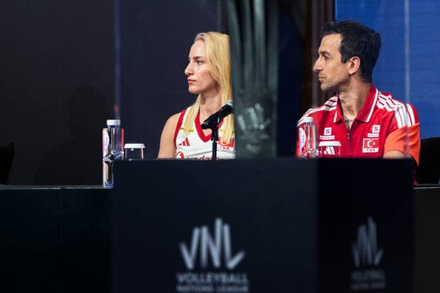 Ahead of 2026 FIVB Volleyball Women s Nations League Finals in China MACAU, CHINA - JULY 21 : Turkish Women s National Volleyball Team Head Coach Daniele Santarelli (R) speaks during a press conference, PK, Pressekonferenz alongside national team, Nationalteam player Gizem Orge (L) at the Andaz Hotel ahead of the final stage of the 2026 FIVB Volleyball Women s Nations League (VNL) on July 21, 2026 in Macau, China. Dilara Irem Sancar Anadolu Macau China. Editorial use only. Please get in touch for any other usage.  Copyright: x2026xAnadoluxDilaraxIremxSancarx
