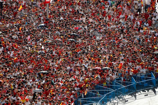 July 20, 2026, Madrid, Madrid, Spain: Aerial view from the observation deck of the Palacio de Cibeles as a massive, euphoric crowd of Spanish soccer fans fills the iconic Plaza de Cibeles hours before the arrival of the national team, Nationalteam to celebrate their 2026 World Cup 1-0 victory over Argentina. Local authorities and the Government Delegation reported a historic turnout of up to two million people across the streets of Madrid, with around 120,000 supporters packing the square itself. Creating a fiercely festive atmosphere, the sea of fans arrived in red and yellow jerseys, enthusiastically waving flags, holding up scarves, and chanting endlessly to secure the best vantage points to welcome La Roja and commemorate the conquest of their much-anticipated second star. Madrid Spain - ZUMAo127 20260720_zep_o127_181 Copyright: xHugoxOrtunox