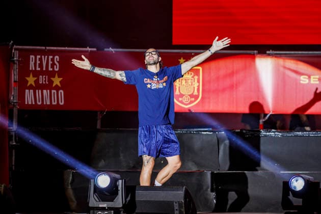 Thousands of supporters filled the city center as Spain celebrated winning its second FIFA World Cup, WM, Weltmeisterschaft, Fussball title - FIFA World Cup 2026 - 20 07 2026 David Raya celebrated the FIFA World Cup title win on the main stage at the Cibeles Fountain on July 20, 2026 in Madrid, Spain Madrid Spain Copyright: xMarinaxFrutos PGSxPhotoxAgencyx