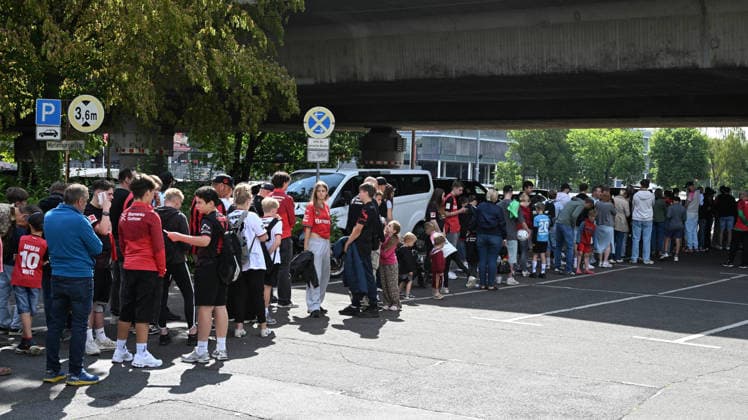 21.07.2026, xophax, Fussball 1.Bundesliga, Bayer 04 Leverkusen . Öffentliches Training . BayArena.Zuschauer Leverkusen *** July 21, 2026, xophax, Soccer, Bundesliga 1, Bayer 04 Leverkusen, Open Practice, BayArena, Spectators, Leverkusen