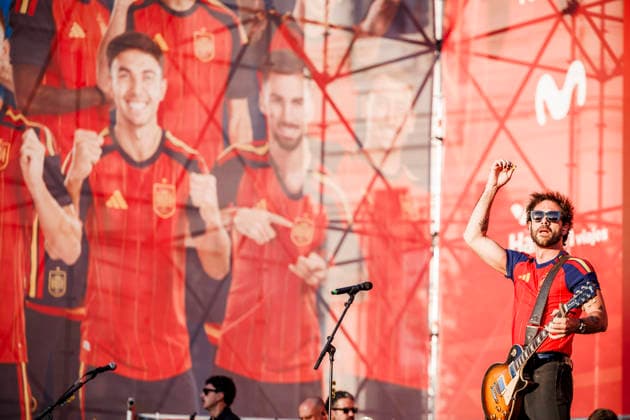 Thousands of supporters filled the city center as Spain celebrated winning its second FIFA World Cup, WM, Weltmeisterschaft, Fussball title - FIFA World Cup 2026 - 20 07 2026 Viva Suecia celebrated the FIFA World Cup title win on the main stage at the Cibeles Fountain on July 20, 2026 in Madrid, Spain Madrid Spain Copyright: xMarinaxFrutos PGSxPhotoxAgencyx