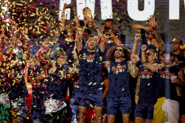 July 20, 2026, Madrid, Madrid, Spain: Spain national team, Nationalteam captain RODRI HERNANDEZ performs the ceremonial build-up ritual on the main stage at Plaza de Cibeles, hyping up his teammates and thousands of cheering supporters before raising the 2026 World Cup trophy. Surrounded by the entire squad and an electric crowd of over 120,000 fans in the squareÃ¢â‚¬part of an estimated two million people who flooded the streets of Madrid to welcome the teamÃ¢â‚¬the midfielder led the national celebrations following Spain s historic 1-0 victory against Argentina, commemorating the conquest of their second world title. Madrid Spain - ZUMAo127 20260720_zep_o127_213 Copyright: xHugoxOrtunox
