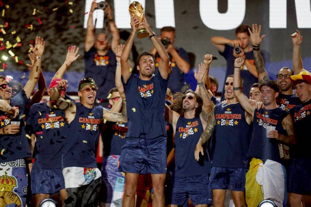 July 20, 2026, Madrid, Madrid, Spain: Spain national team, Nationalteam captain RODRI HERNANDEZ performs the ceremonial build-up ritual on the main stage at Plaza de Cibeles, hyping up his teammates and thousands of cheering supporters before raising the 2026 World Cup trophy. Surrounded by the entire squad and an electric crowd of over 120,000 fans in the squareÃ¢â‚¬part of an estimated two million people who flooded the streets of Madrid to welcome the teamÃ¢â‚¬the midfielder led the national celebrations following Spain s historic 1-0 victory against Argentina, commemorating the conquest of their second world title. Madrid Spain - ZUMAo127 20260720_zep_o127_222 Copyright: xHugoxOrtunox