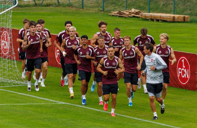 21.07.2026 - Fussball - 2. Fussball-Bundesliga - Saison 2026 2027 - 1. FC Nürnberg FCN Club - Trainingslager Sommer Sommertrainingslager Gais - Bruneck - Südtirol - Zink DaMa - xdaxmax - Mannschaft Team läuft sich warm *** July 21, 2026 Soccer 2 Bundesliga 2026–2027 Season 1 FC Nuremberg (FCN) Club Summer Training Camp Summer Training Camp in Gais, Brunico, South Tyrol Zink DaMa xdaxmax Team warming up