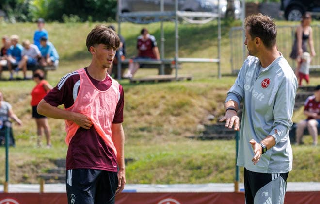 21.07.2026 - Fussball - 2. Fussball-Bundesliga - Saison 2026 2027 - 1. FC Nürnberg FCN Club - Trainingslager Sommer Sommertrainingslager Gais - Bruneck - Südtirol - Zink DaMa - xdaxmax - Marc Kornwachs (15, 1. FC Nürnberg FCN ) Miroslav Miro Klose ( Trainer 1. FC Nürnberg FCN ) unterhalten sich *** July 21, 2026 Soccer 2 Soccer Bundesliga 2026–2027 Season 1 FC Nuremberg (FCN) Club Summer Training Camp Summer Training Camp in Gais, Brunico, South Tyrol Zink DaMa xdaxmax Marc Kornwachs 15, 1 FC Nuremberg (FCN) Miroslav Miro Klose, coach of 1 FC Nuremberg (FCN), are chatting