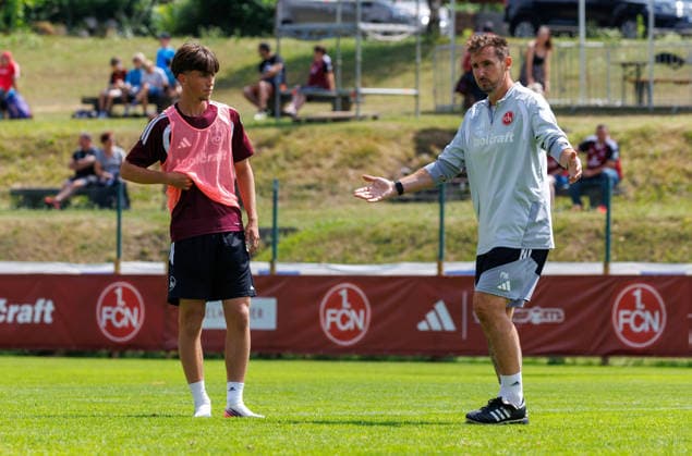 21.07.2026 - Fussball - 2. Fussball-Bundesliga - Saison 2026 2027 - 1. FC Nürnberg FCN Club - Trainingslager Sommer Sommertrainingslager Gais - Bruneck - Südtirol - Zink DaMa - xdaxmax - Marc Kornwachs (15, 1. FC Nürnberg FCN ) Miroslav Miro Klose ( Trainer 1. FC Nürnberg FCN ) unterhalten sich *** July 21, 2026 Soccer 2 Soccer Bundesliga 2026–2027 Season 1 FC Nuremberg (FCN) Club Summer Training Camp Summer Training Camp in Gais, Brunico, South Tyrol Zink DaMa xdaxmax Marc Kornwachs 15, 1 FC Nuremberg (FCN) Miroslav Miro Klose, coach of 1 FC Nuremberg (FCN), are chatting
