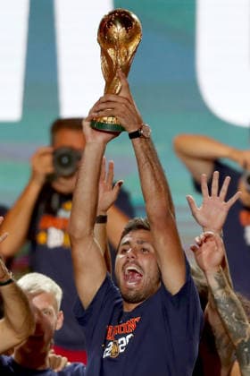 July 20, 2026, Madrid, Madrid, Spain: Spain national team, Nationalteam captain RODRI HERNANDEZ performs the ceremonial build-up ritual on the main stage at Plaza de Cibeles, hyping up his teammates and thousands of cheering supporters before raising the 2026 World Cup trophy. Surrounded by the entire squad and an electric crowd of over 120,000 fans in the squareÃ¢â‚¬part of an estimated two million people who flooded the streets of Madrid to welcome the teamÃ¢â‚¬the midfielder led the national celebrations following Spain s historic 1-0 victory against Argentina, commemorating the conquest of their second world title. Madrid Spain - ZUMAo127 20260720_zep_o127_239 Copyright: xHugoxOrtunox