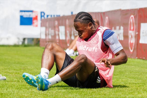21.07.2026 - Fussball - 2. Fussball-Bundesliga - Saison 2026 2027 - 1. FC Nürnberg FCN Club - Trainingslager Sommer Sommertrainingslager Gais - Bruneck - Südtirol - Zink DaMa - xdaxmax - Mohamed Ali Zoma (23, 1. FC Nürnberg FCN ) mit Schmerzen Verletzung verletzt am Boden *** July 21, 2026 Soccer 2 Soccer Bundesliga 2026–2027 Season 1 FC Nuremberg (FCN) Club Summer Training Camp Summer Training Camp in Gais, Brunico, South Tyrol Zink DaMa xdaxmax Mohamed Ali Zoma, 23, 1 FC Nuremberg (FCN) in pain, injured, lying on the ground
